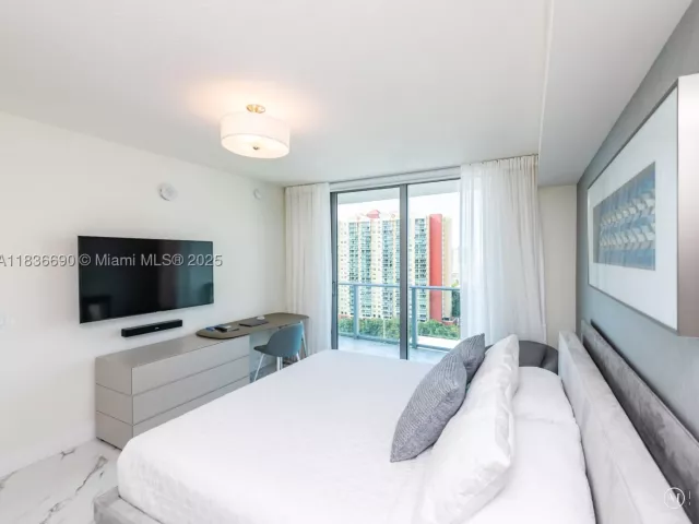 2-bedroom condo for sale in Sunny Isles Beach - 300 Sunny Isles Blvd 5-1605 - MondialRealty