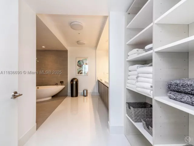 2-bedroom condo for sale in Sunny Isles Beach - 300 Sunny Isles Blvd 5-1605 - MondialRealty