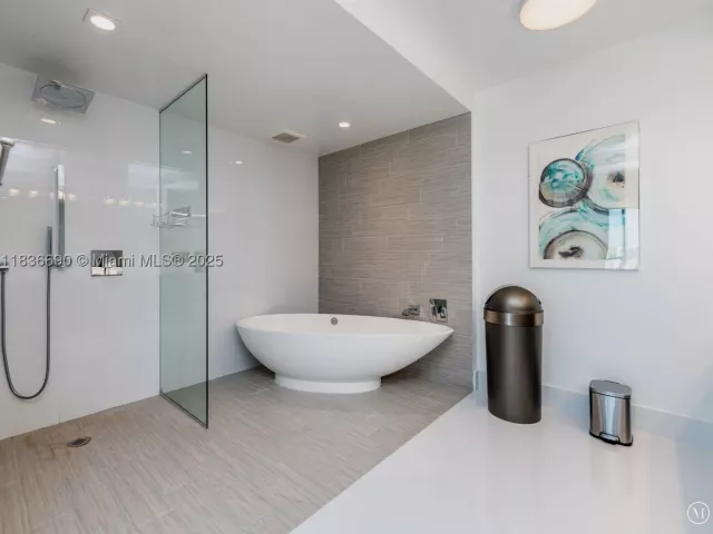 2-bedroom condo for sale in Sunny Isles Beach - 300 Sunny Isles Blvd 5-1605 - MondialRealty
