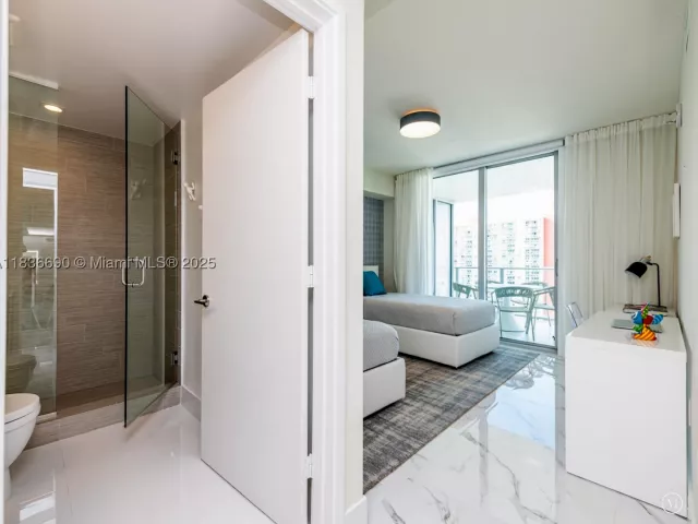 2-bedroom condo for sale in Sunny Isles Beach - 300 Sunny Isles Blvd 5-1605 - MondialRealty