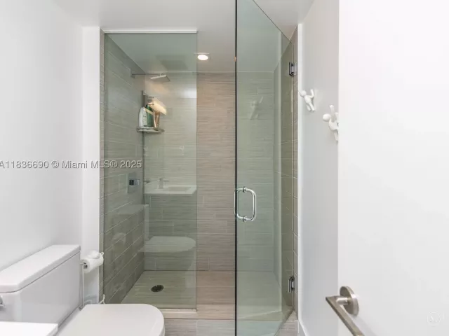2-bedroom condo for sale in Sunny Isles Beach - 300 Sunny Isles Blvd 5-1605 - MondialRealty