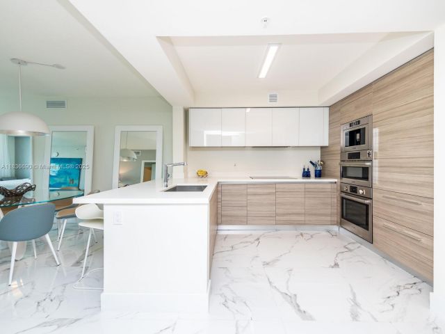 Apartment for sale  Unit #5-1605 - photo 6268014