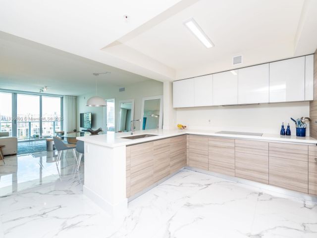 Apartment for sale  Unit #5-1605 - photo 6268015