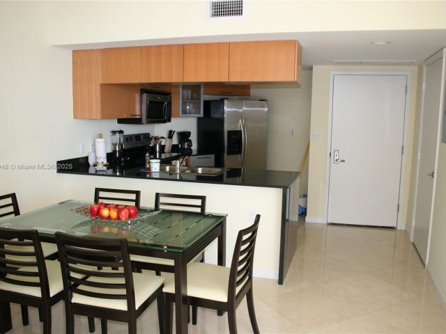 Apartment for rent  Unit #1702 - photo 6268207