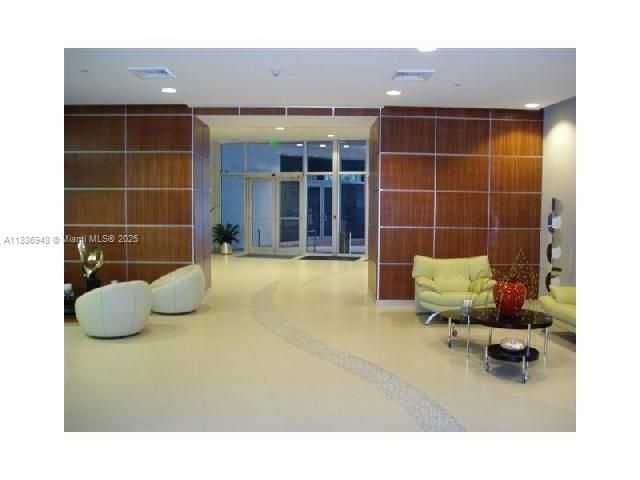 Apartment for rent  Unit #1702 - photo 6268210