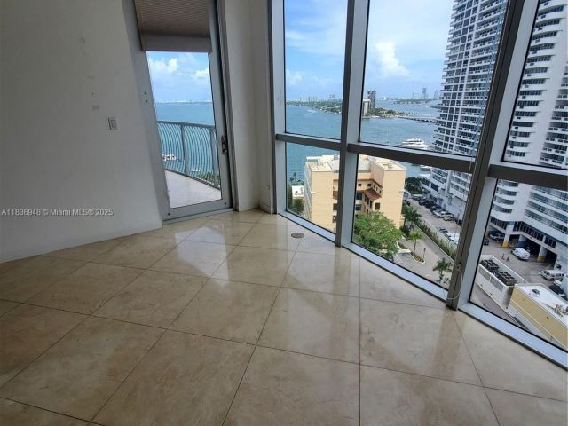 Apartment for rent  Unit #1702 - photo 6268214