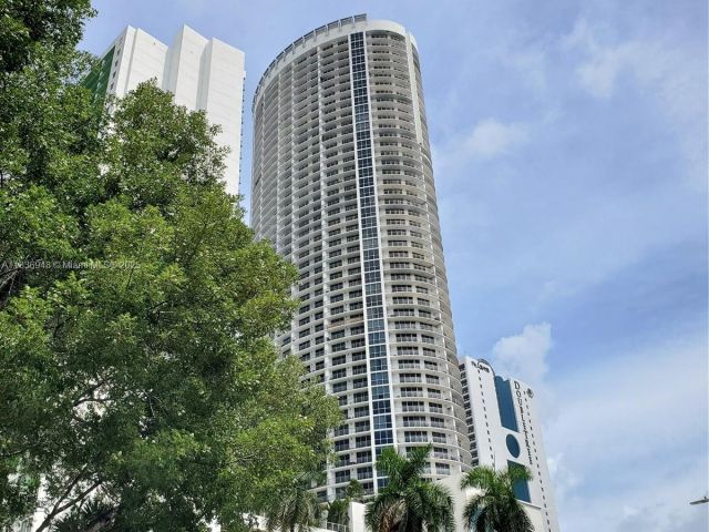 Apartment for rent  Unit #1702 - photo 6268216