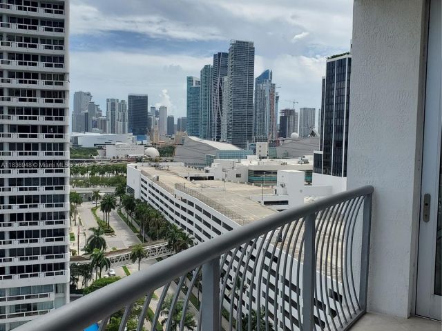 Apartment for rent  Unit #1702 - photo 6268218