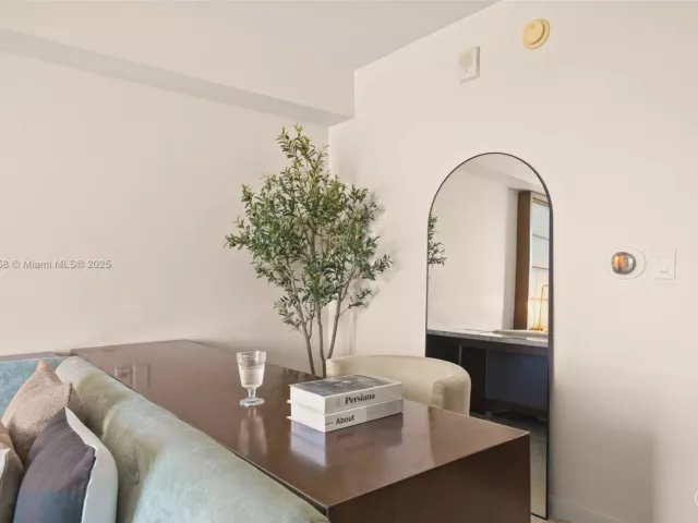 condo for rent in Miami - 50 Biscayne Blvd 411 - MondialRealty