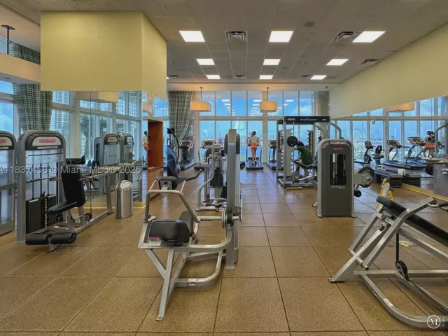 condo for rent in Miami - 50 Biscayne Blvd 411 - MondialRealty