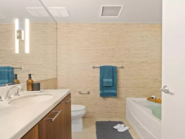 condo for rent in Miami - 50 Biscayne Blvd 411 - MondialRealty