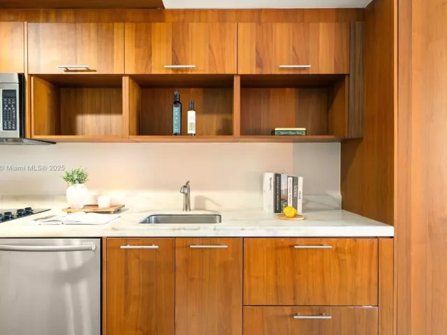 condo for rent in Miami - 50 Biscayne Blvd 411 - MondialRealty