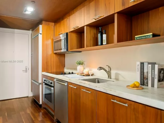 condo for rent in Miami - 50 Biscayne Blvd 411 - MondialRealty