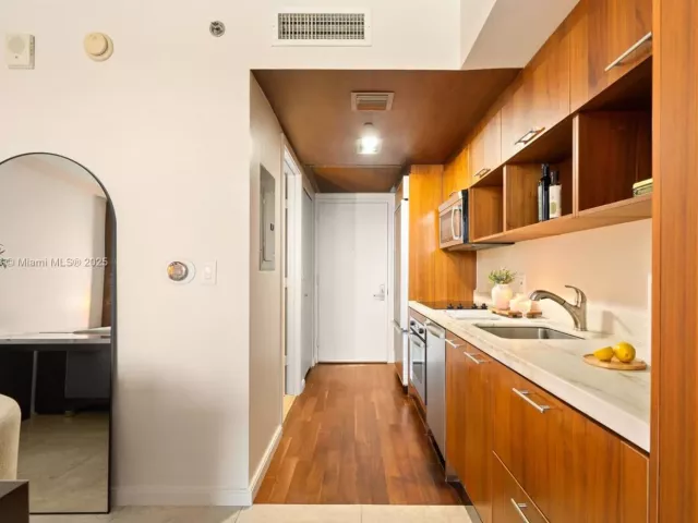 condo for rent in Miami - 50 Biscayne Blvd 411 - MondialRealty