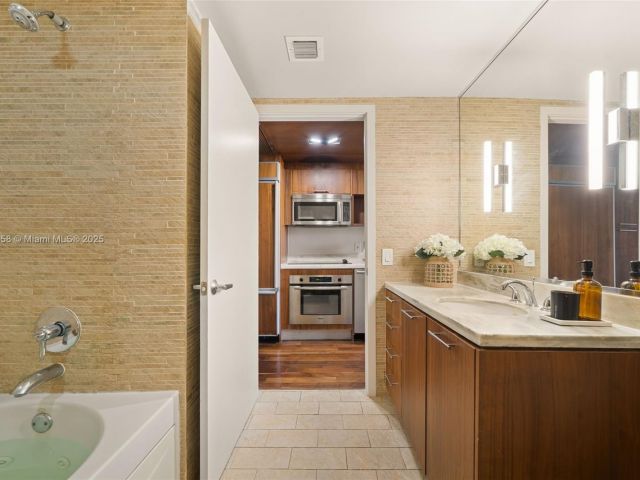 Apartment for rent  Unit #411 - photo 6267677