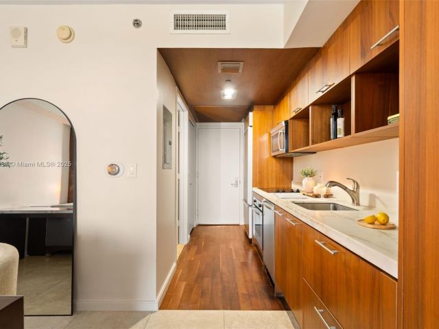 Apartment for rent  Unit #411 - photo 6267680