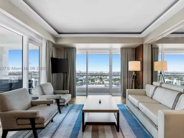 2-bedroom condo for sale in Fort Lauderdale - 551 N Fort Lauderdale Beach Blvd R2205 - MondialRealty