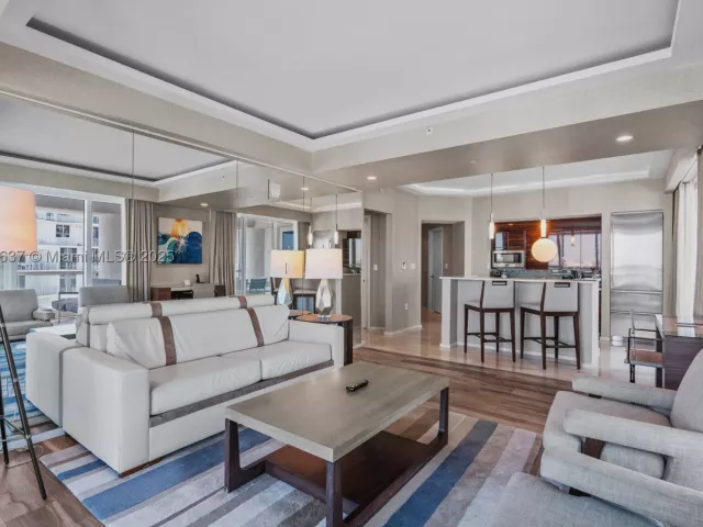 2-bedroom condo for sale in Fort Lauderdale - 551 N Fort Lauderdale Beach Blvd R2205 - MondialRealty