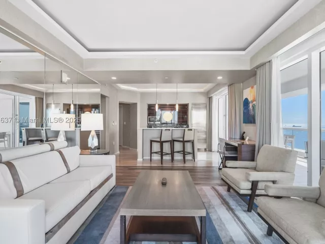 2-bedroom condo for sale in Fort Lauderdale - 551 N Fort Lauderdale Beach Blvd R2205 - MondialRealty