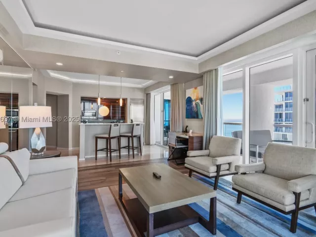 2-bedroom condo for sale in Fort Lauderdale - 551 N Fort Lauderdale Beach Blvd R2205 - MondialRealty