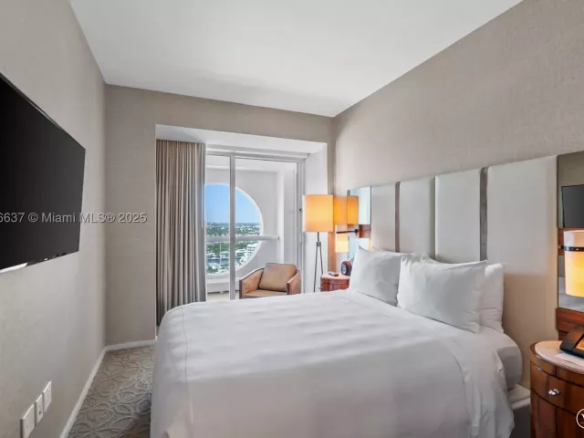 2-bedroom condo for sale in Fort Lauderdale - 551 N Fort Lauderdale Beach Blvd R2205 - MondialRealty
