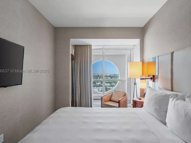 2-bedroom condo for sale in Fort Lauderdale - 551 N Fort Lauderdale Beach Blvd R2205 - MondialRealty
