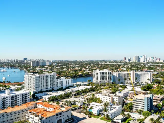 2-bedroom condo for sale in Fort Lauderdale - 551 N Fort Lauderdale Beach Blvd R2205 - MondialRealty