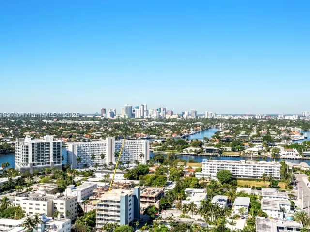 2-bedroom condo for sale in Fort Lauderdale - 551 N Fort Lauderdale Beach Blvd R2205 - MondialRealty
