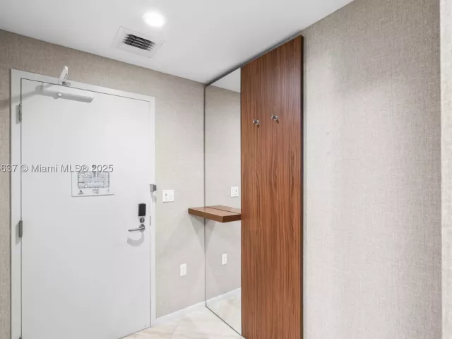 2-bedroom condo for sale in Fort Lauderdale - 551 N Fort Lauderdale Beach Blvd R2205 - MondialRealty