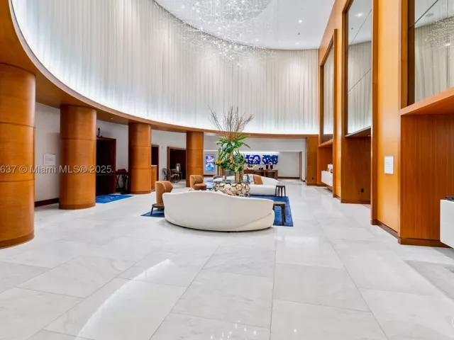2-bedroom condo for sale in Fort Lauderdale - 551 N Fort Lauderdale Beach Blvd R2205 - MondialRealty