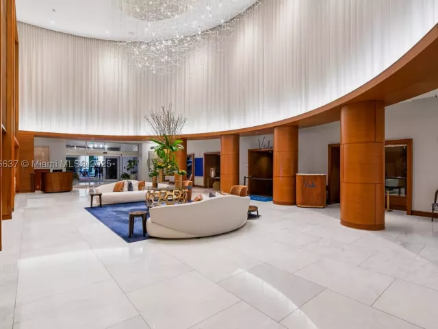 2-bedroom condo for sale in Fort Lauderdale - 551 N Fort Lauderdale Beach Blvd R2205 - MondialRealty