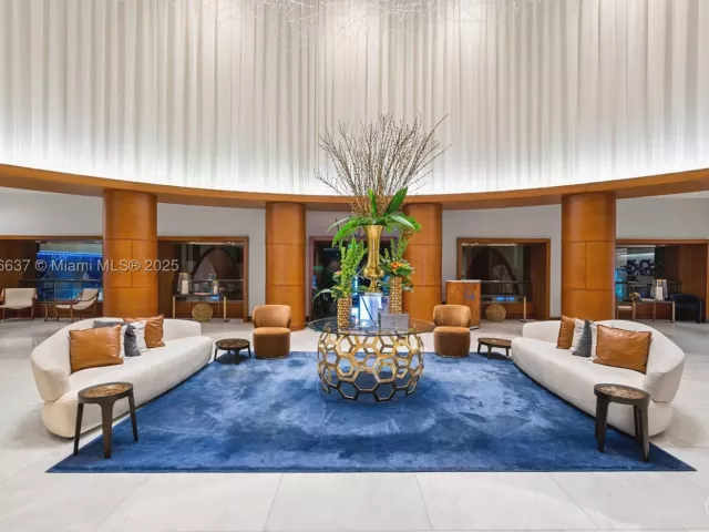 2-bedroom condo for sale in Fort Lauderdale - 551 N Fort Lauderdale Beach Blvd R2205 - MondialRealty