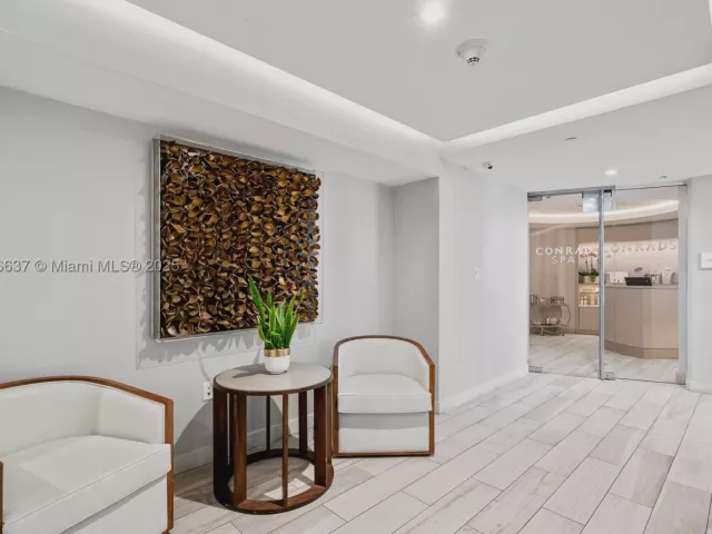 2-bedroom condo for sale in Fort Lauderdale - 551 N Fort Lauderdale Beach Blvd R2205 - MondialRealty