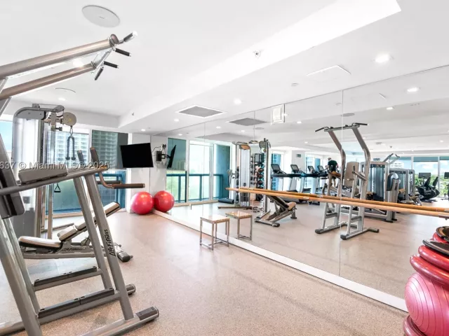 2-bedroom condo for sale in Fort Lauderdale - 551 N Fort Lauderdale Beach Blvd R2205 - MondialRealty