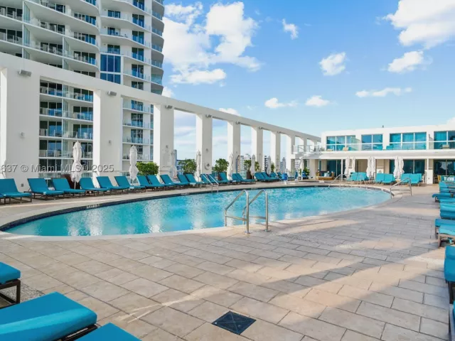 2-bedroom condo for sale in Fort Lauderdale - 551 N Fort Lauderdale Beach Blvd R2205 - MondialRealty