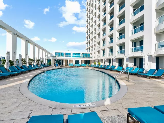 2-bedroom condo for sale in Fort Lauderdale - 551 N Fort Lauderdale Beach Blvd R2205 - MondialRealty