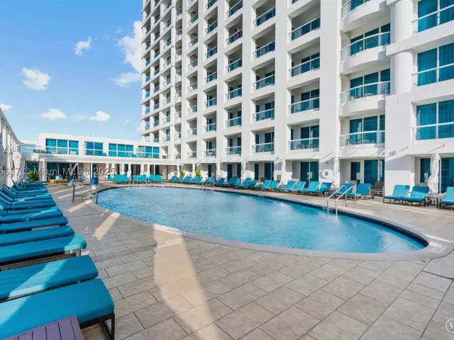 2-bedroom condo for sale in Fort Lauderdale - 551 N Fort Lauderdale Beach Blvd R2205 - MondialRealty