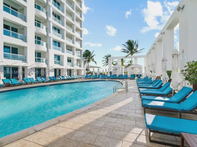 2-bedroom condo for sale in Fort Lauderdale - 551 N Fort Lauderdale Beach Blvd R2205 - MondialRealty