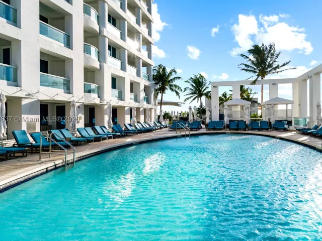 2-bedroom condo for sale in Fort Lauderdale - 551 N Fort Lauderdale Beach Blvd R2205 - MondialRealty