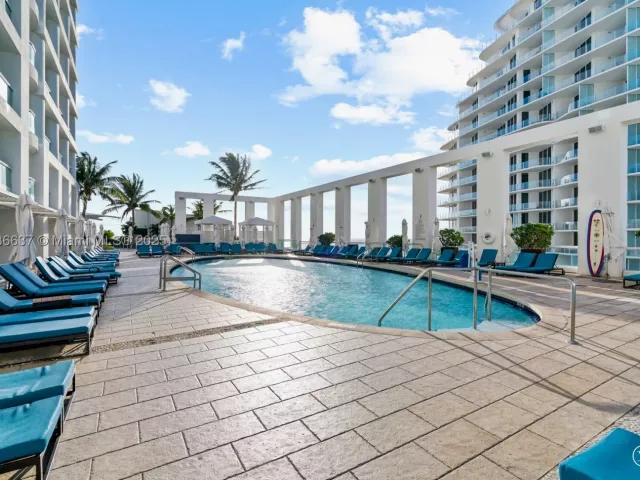 2-bedroom condo for sale in Fort Lauderdale - 551 N Fort Lauderdale Beach Blvd R2205 - MondialRealty