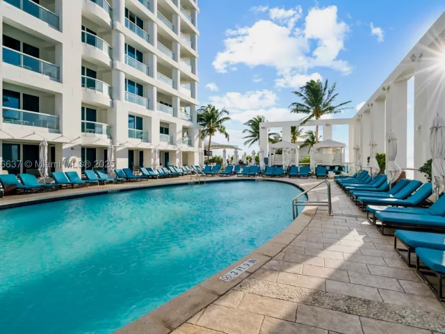 2-bedroom condo for sale in Fort Lauderdale - 551 N Fort Lauderdale Beach Blvd R2205 - MondialRealty