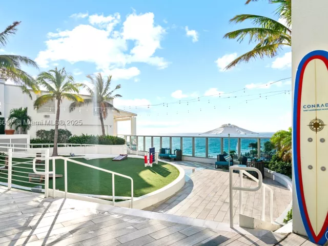 2-bedroom condo for sale in Fort Lauderdale - 551 N Fort Lauderdale Beach Blvd R2205 - MondialRealty