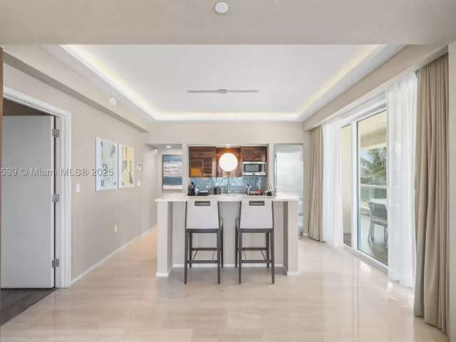 2-bedroom condo for sale in Fort Lauderdale - 551 N Fort Lauderdale Beach Blvd R201 - MondialRealty