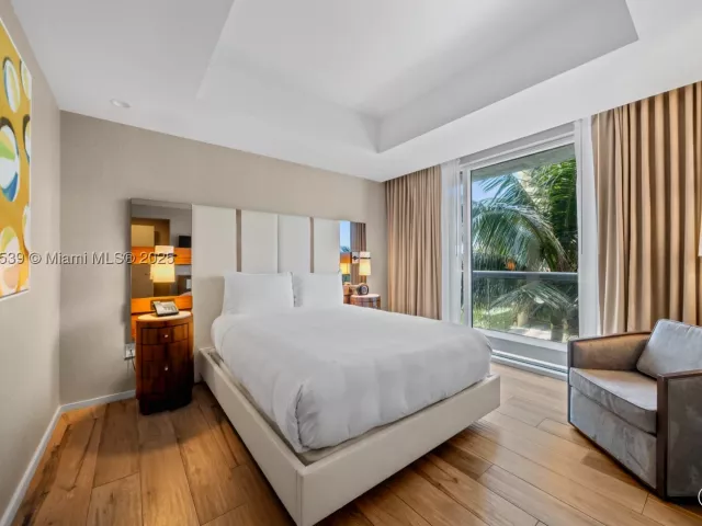 2-bedroom condo for sale in Fort Lauderdale - 551 N Fort Lauderdale Beach Blvd R201 - MondialRealty