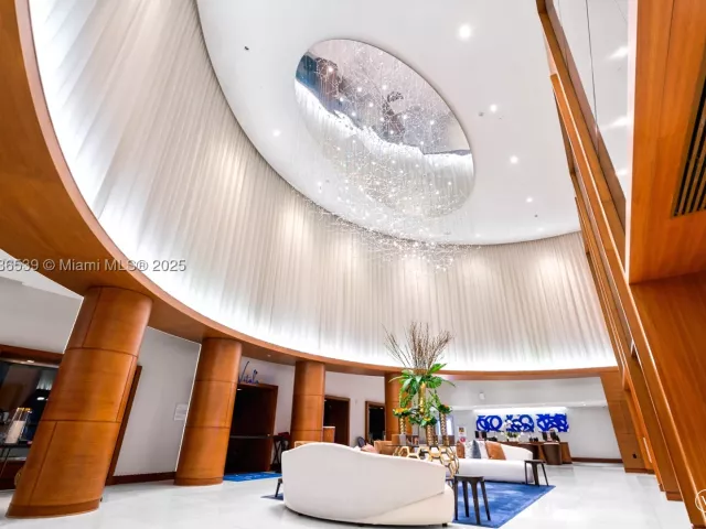 2-bedroom condo for sale in Fort Lauderdale - 551 N Fort Lauderdale Beach Blvd R201 - MondialRealty