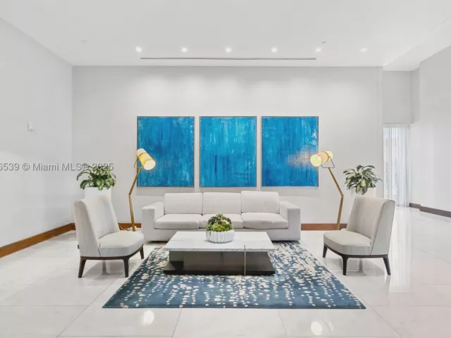 2-bedroom condo for sale in Fort Lauderdale - 551 N Fort Lauderdale Beach Blvd R201 - MondialRealty