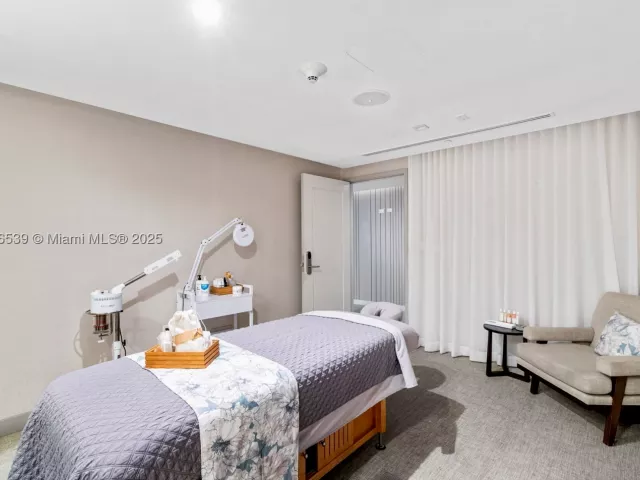 2-bedroom condo for sale in Fort Lauderdale - 551 N Fort Lauderdale Beach Blvd R201 - MondialRealty