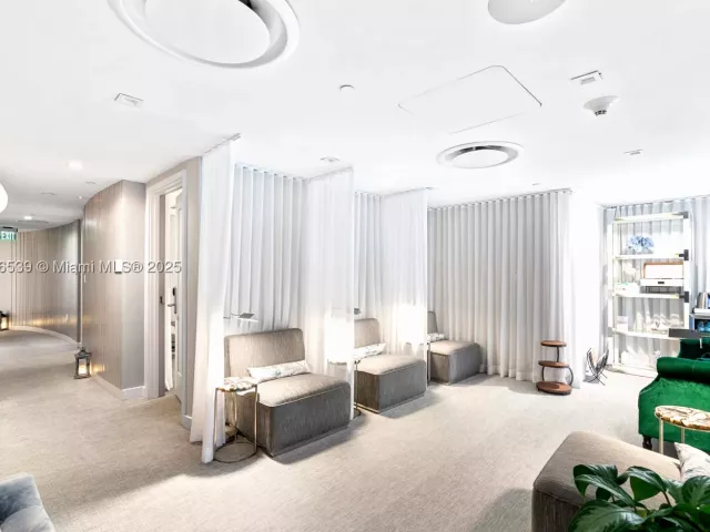 2-bedroom condo for sale in Fort Lauderdale - 551 N Fort Lauderdale Beach Blvd R201 - MondialRealty