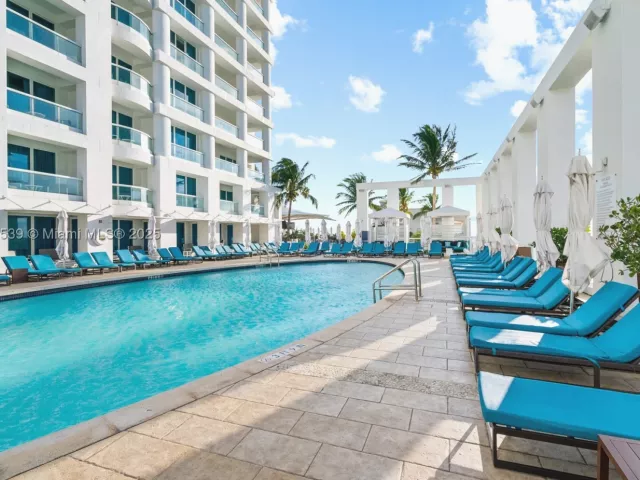 2-bedroom condo for sale in Fort Lauderdale - 551 N Fort Lauderdale Beach Blvd R201 - MondialRealty