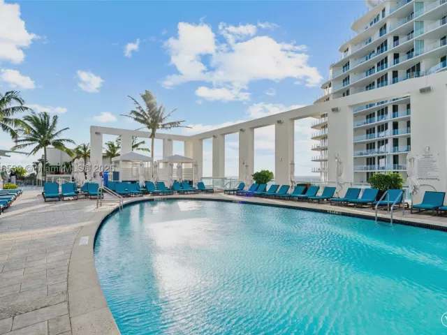 2-bedroom condo for sale in Fort Lauderdale - 551 N Fort Lauderdale Beach Blvd R201 - MondialRealty
